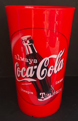 58281-1 coca cola plastic drinkbeker.jpeg